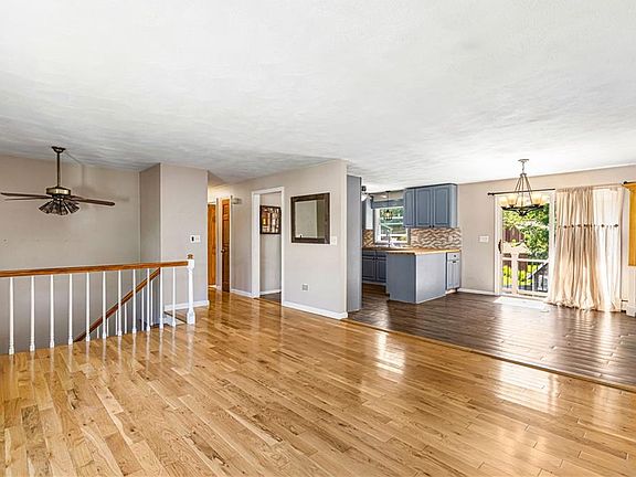 5th image of 40 Fern Dr