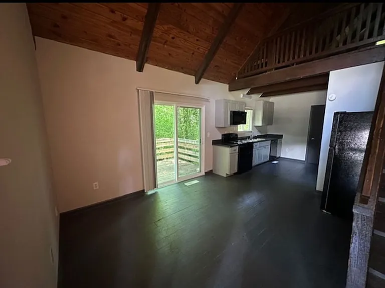 407 Lindsay Rd — Photo 11