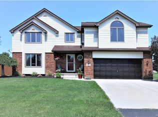 3701 Meadowbrook Dr, North Tonawanda, NY 14120