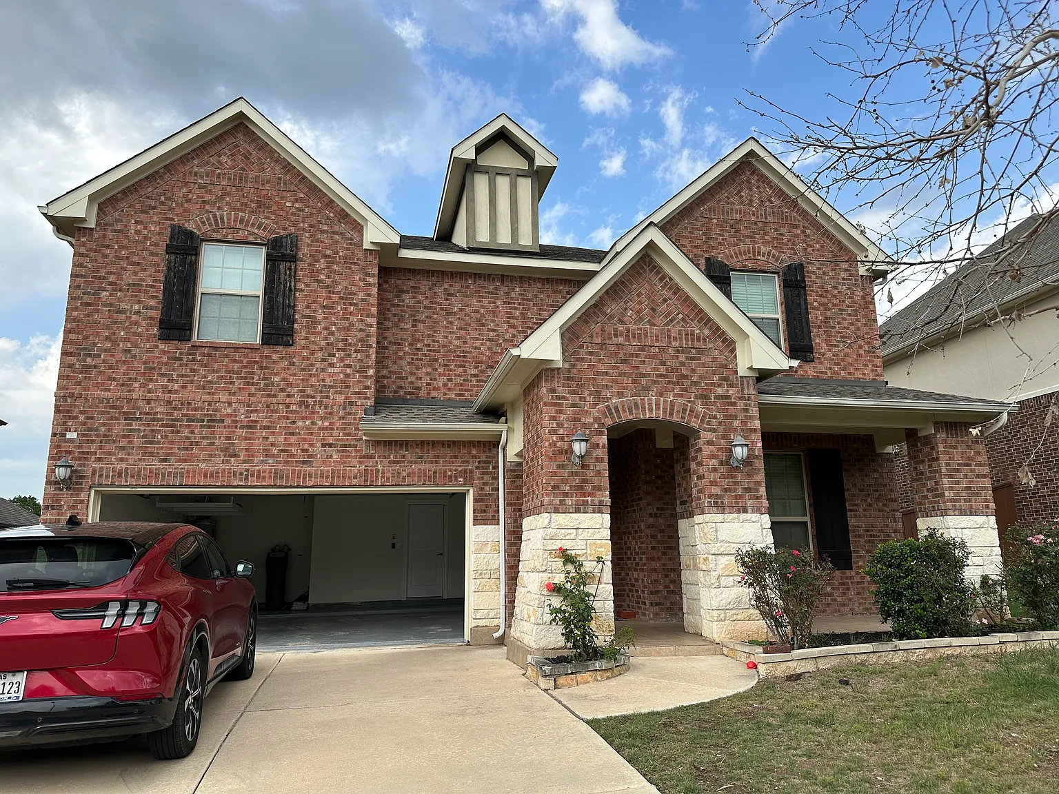 5 bed, 3.5 bath, 3651 sqft, $3,199 — Photo 1