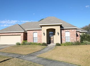206 Meadow Lake Dr, Youngsville, LA 70592