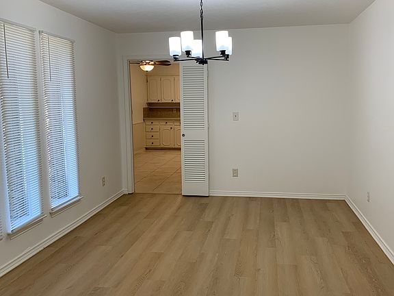 3rd image of 1800 Westlake Dr