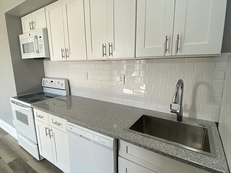318 Mentor Ave #2 — Photo 17
