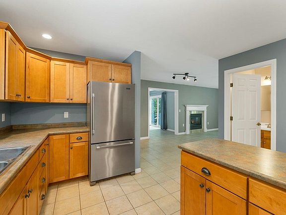 4th image of 363 Chestnut Hill Road #2
