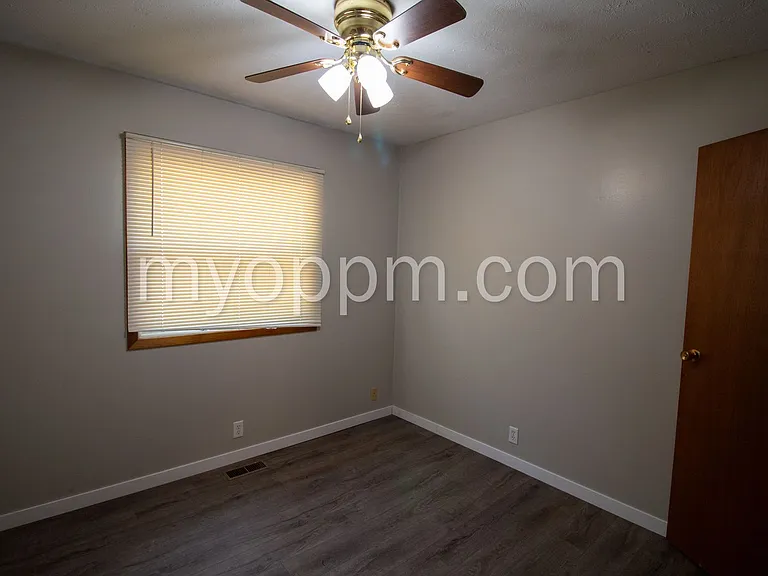 9129 Grand Ave — Photo 18