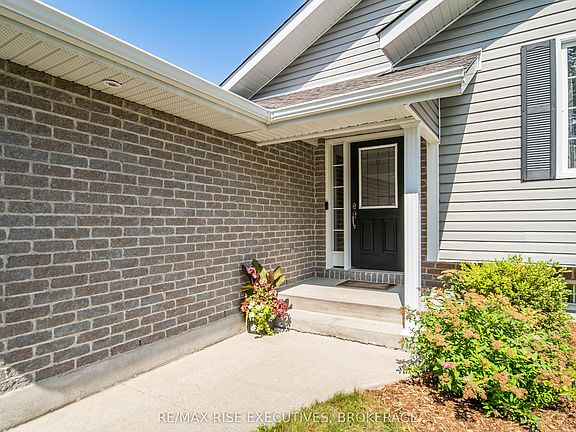 2nd image of 184 Macdougall Dr N