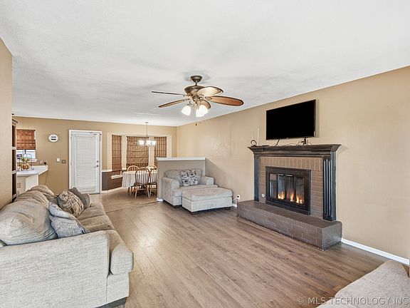 5th image of 1504 W Gary St
