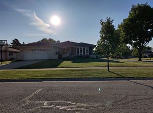 7533 Comstock Ln, Darien, IL
