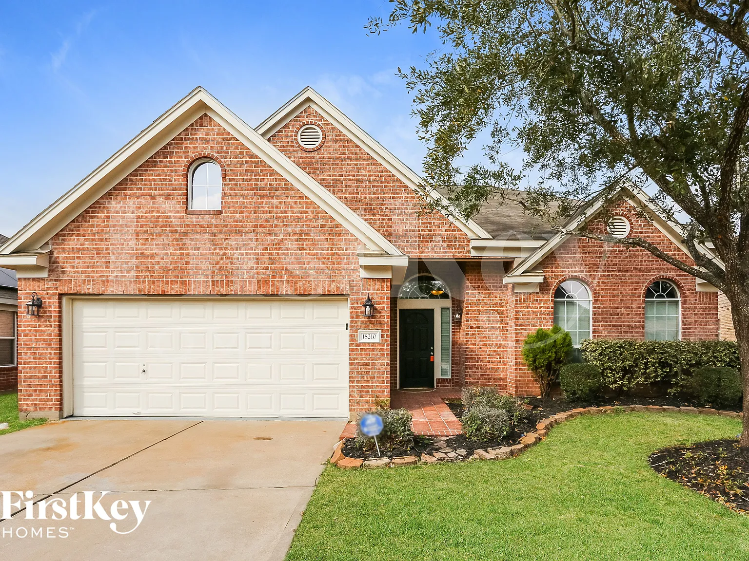4 bed, 2.5 bath, 2623 sqft, $2,290 — Photo 1