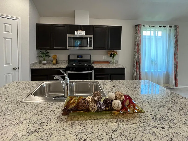 2325 Tranquil Ln — Photo 6