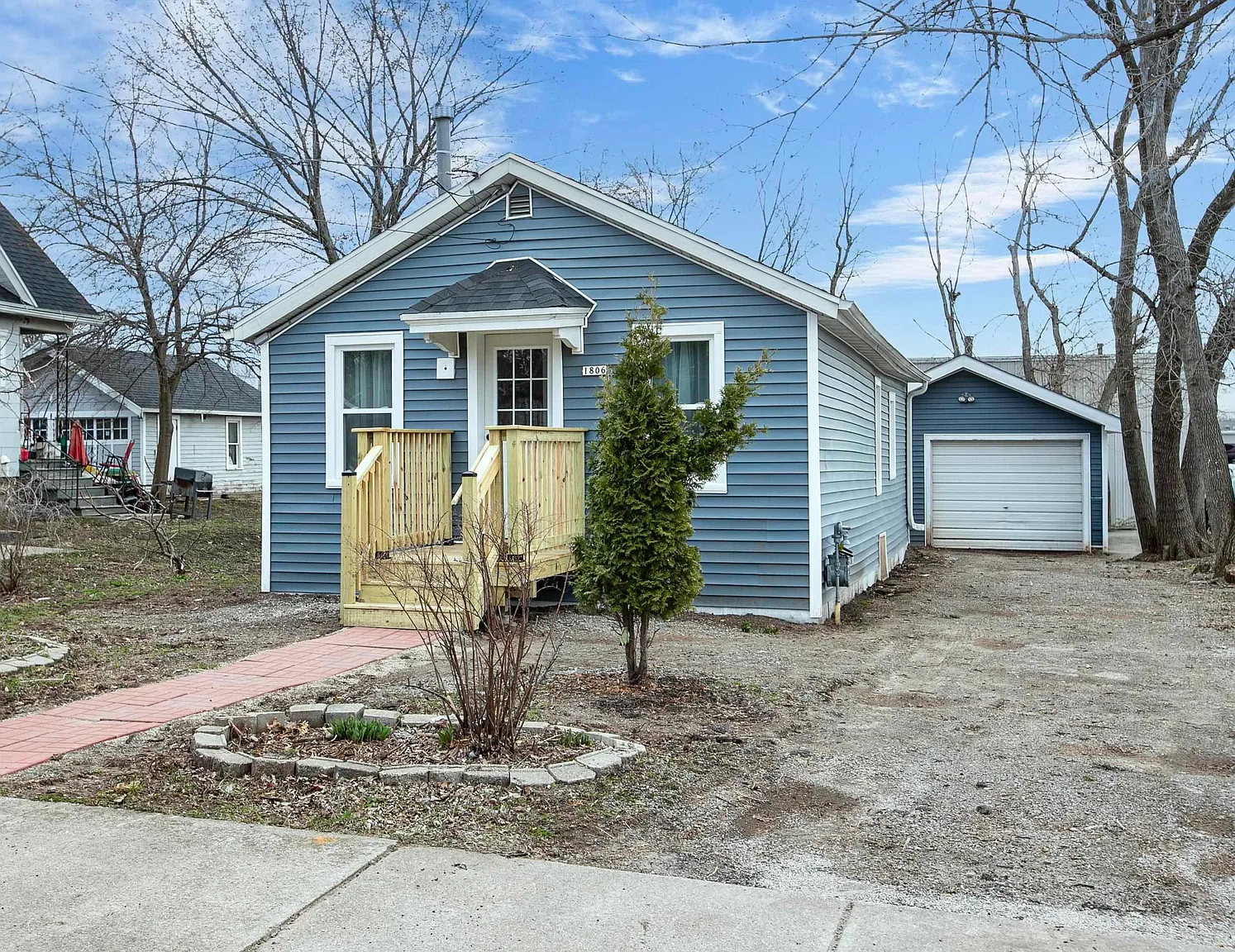 1806 Ashland St photo 1