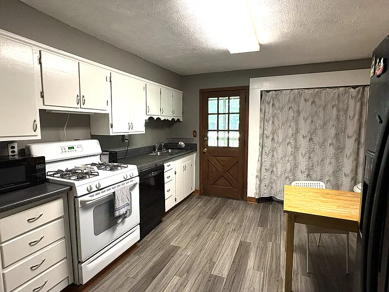 1790 Bragg St — Photo 3