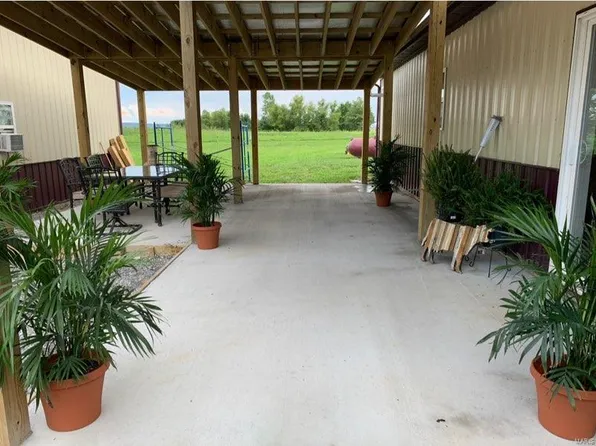 741 Dusty Rd, Eldorado, IL 62930