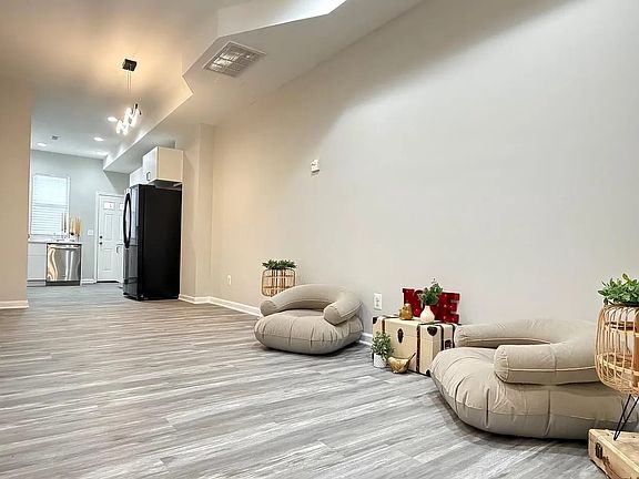 5th image of 503 N Lakewood Ave Room 3
