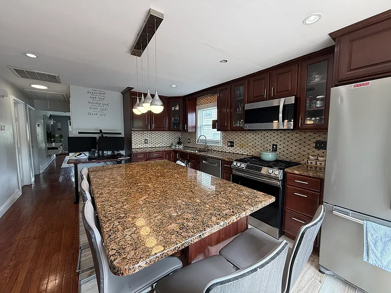 300 Mountain Ave #2 — Photo 18