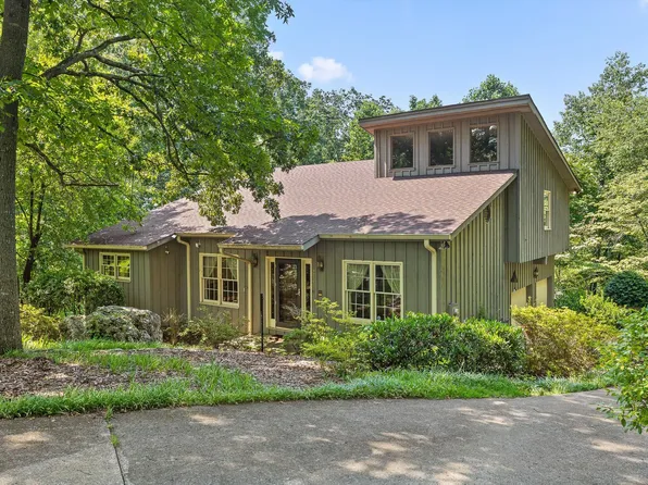 9316 Royal Shadows Dr, Chattanooga, TN 37421