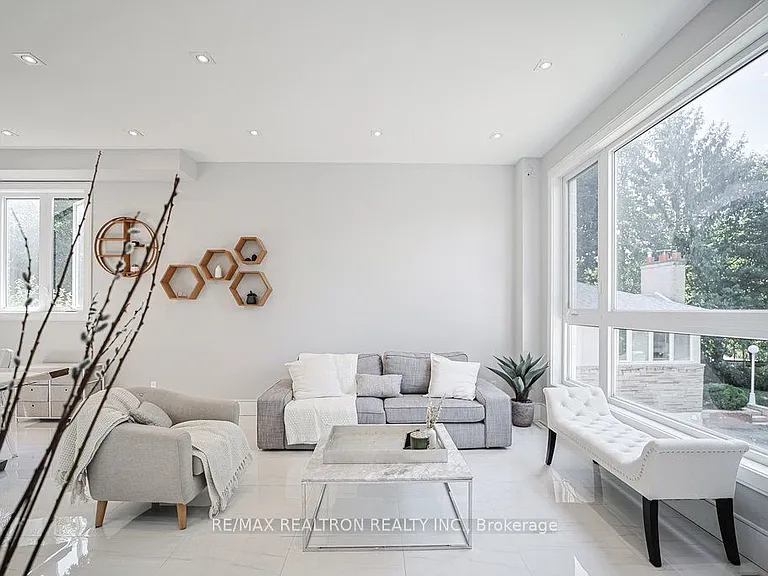 263 East Ave — Photo 3