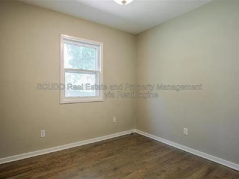 7642 Ash St — Photo 9