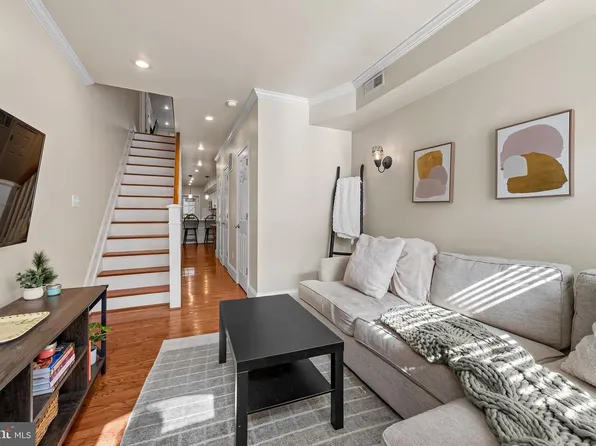 908 S Decker Ave, Baltimore, MD 21224