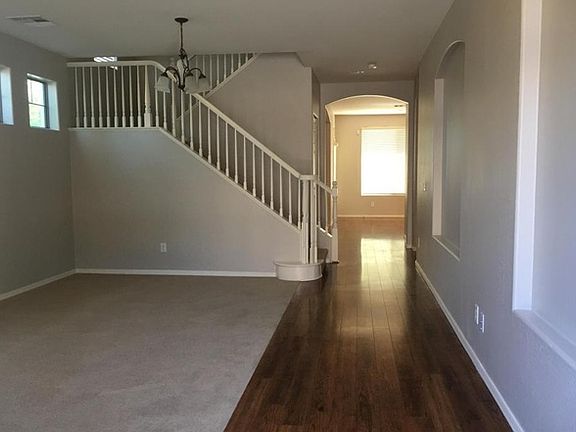 3rd image of 1045 E Julian Dr
