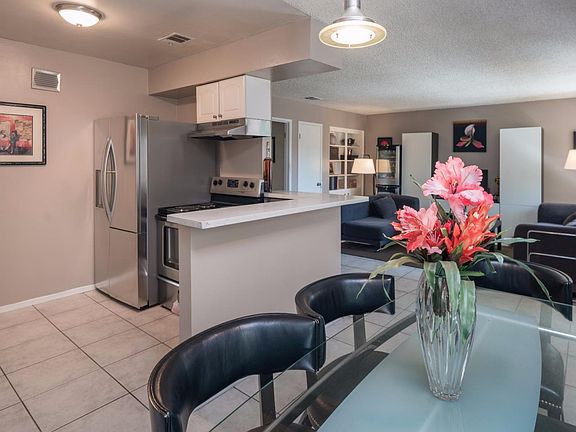 5th image of 3021 Los Prados St APT 224