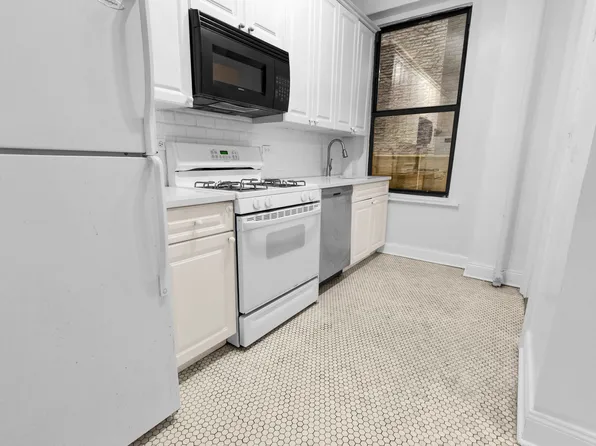 740 West End Avenue image 13 of 15