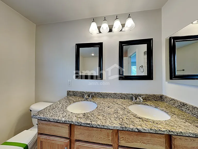 11852 Altura St — Photo 12
