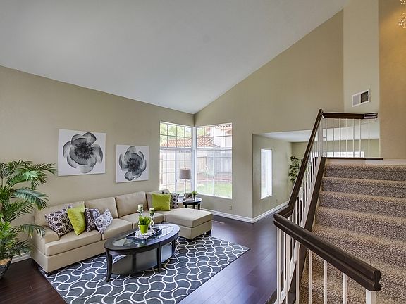 4th image of 649 Crestwood Pl