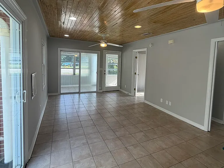 736 W King St #A — Photo 7