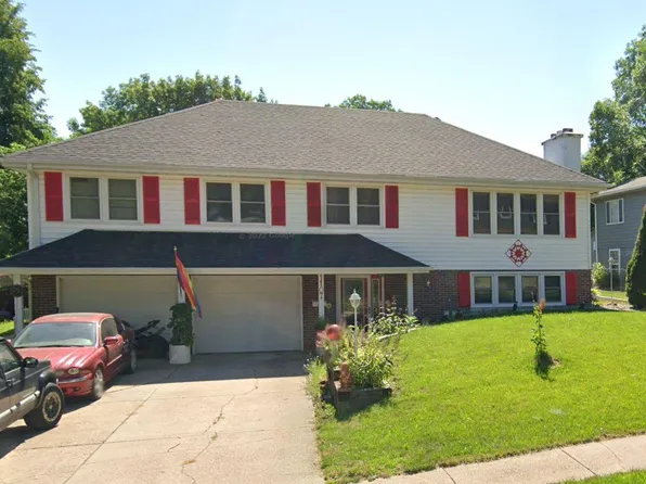 1107 Surrey Rd, Papillion, NE 68046