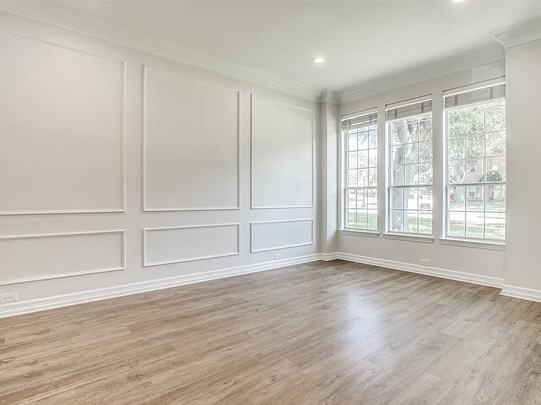 1270 Lakeway Dr — Photo 6
