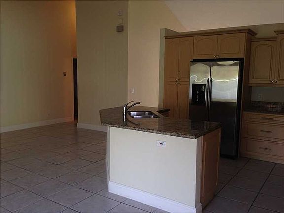 5th image of 16222 NW 14th Ct