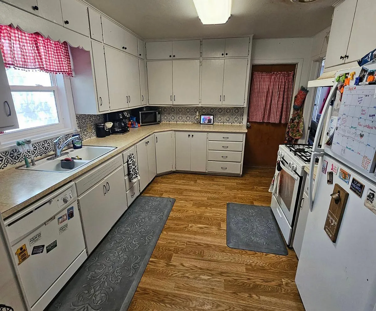 3 bed, 1650 sqft, $1,220 — Photo 3