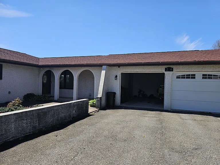 224 Laurel Dr — Photo 33