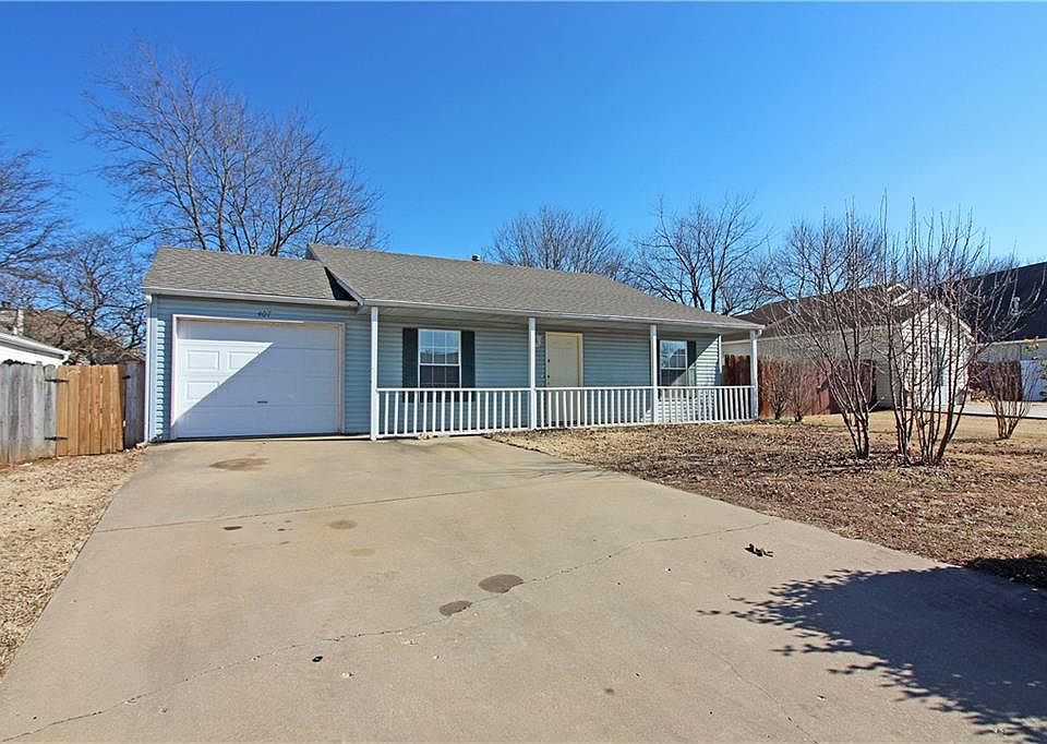 1st image of 407 Parkcrest Dr