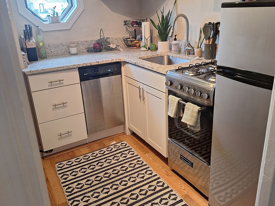 1st image of 117 E Barnard St APT 3
