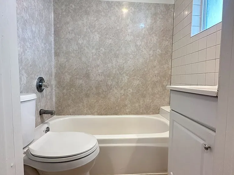 Davis Place Apartments — Photo 22