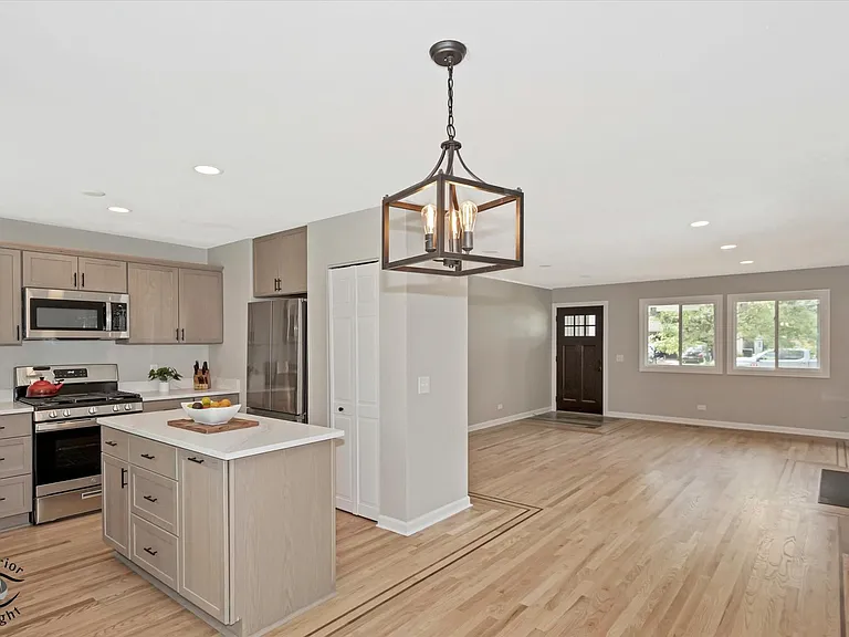 30W150 Foxboro Ct — Photo 11