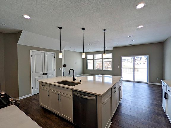5th image of 5951 Urbandale Ln N