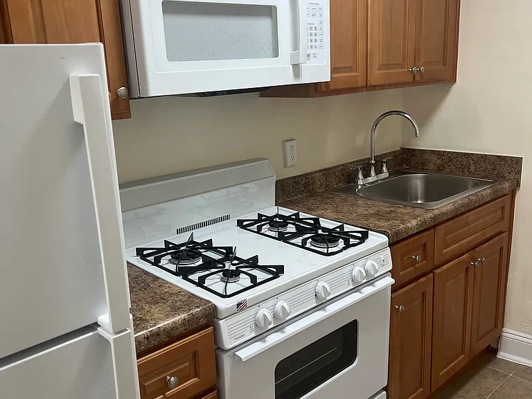 2064 Cropsey Ave #3D — Photo 2