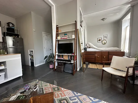 Rented by Fifth & Forever LLC | media 22