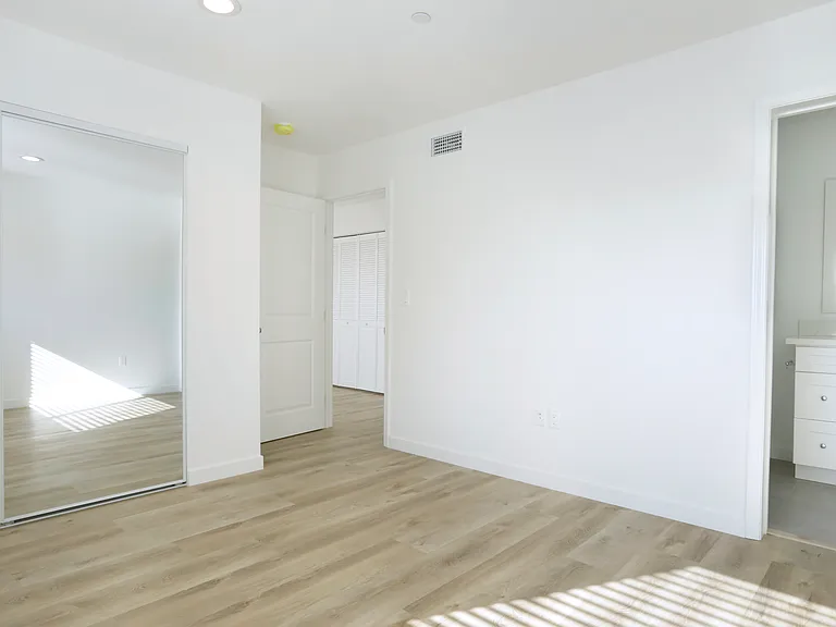6936 Hazeltine Ave — Photo 13
