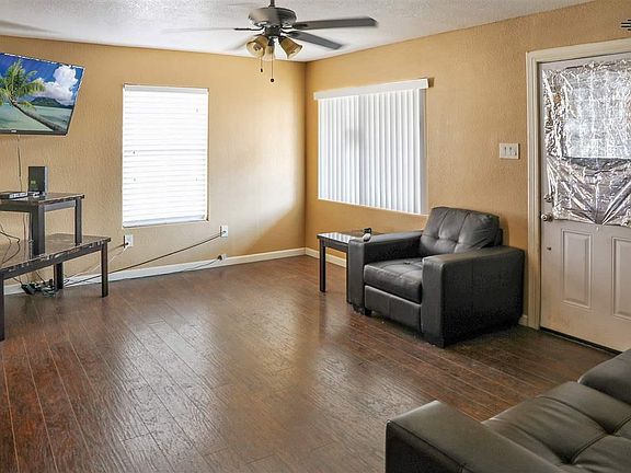 4th image of 623 Oak St