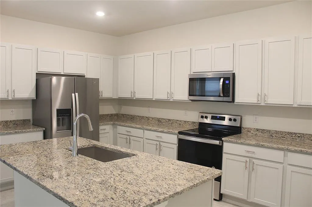 4 bed, 3.0 bath, 2333 sqft, $2,675 — Photo 3