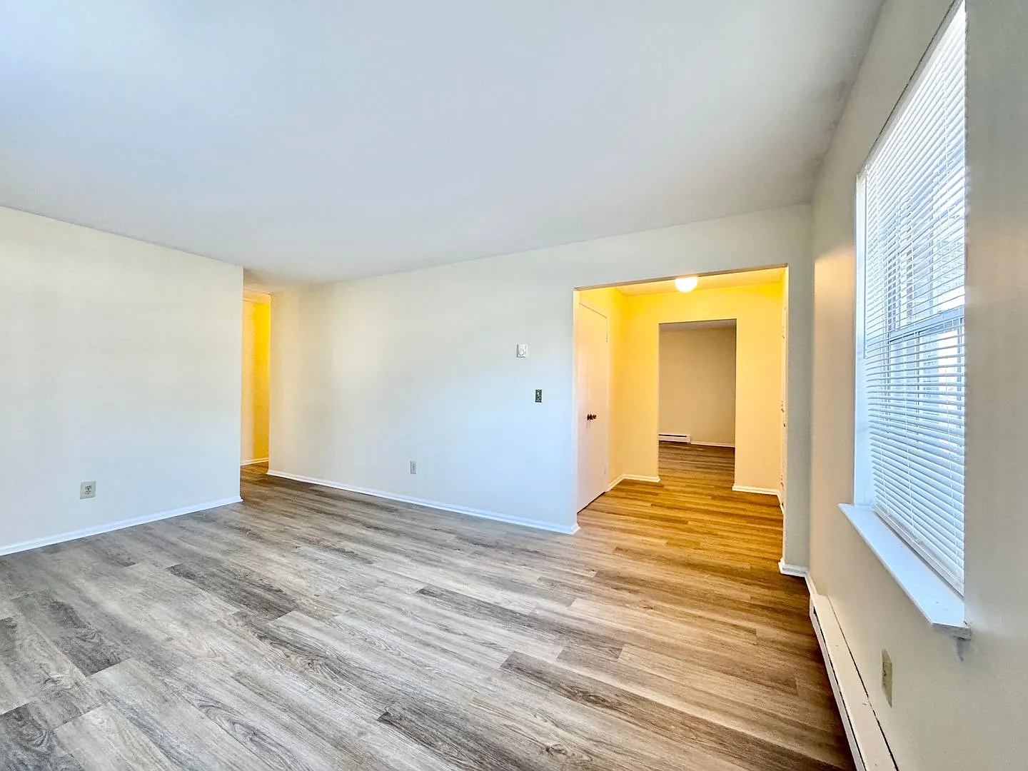 3 BR Brick Shannon Woods Home — Photo 4