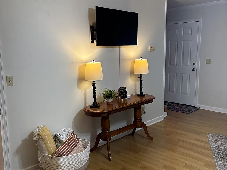 1803 Thomas Ln #B — Photo 23