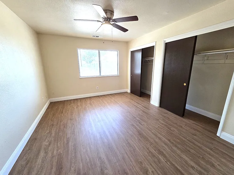 1139 W Glenn Ct — Photo 8