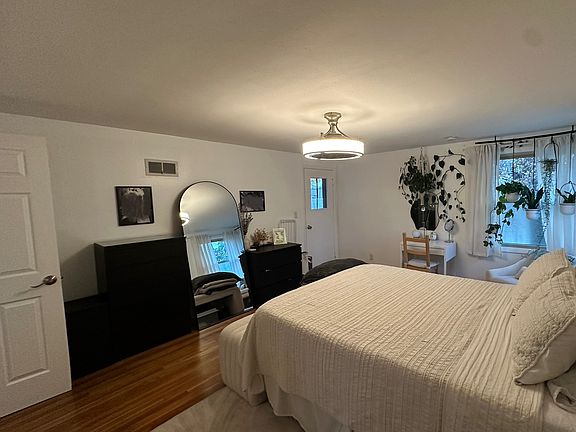 4th image of 4945A S Lake Dr Unit A