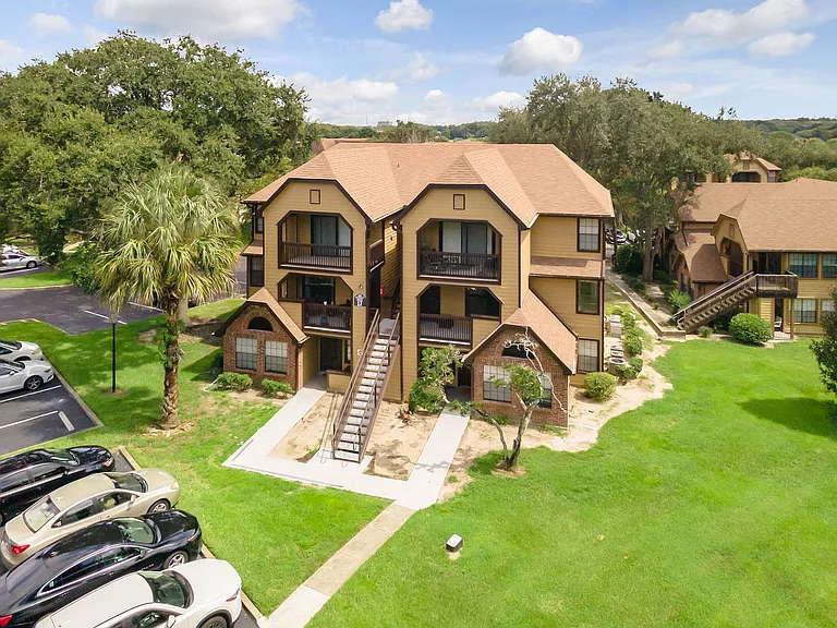380 Lakepointe Dr #201 — Photo 3