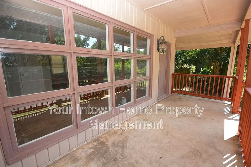 3 bed, 2.0 bath, 1296 sqft, $1,850 — Photo 4